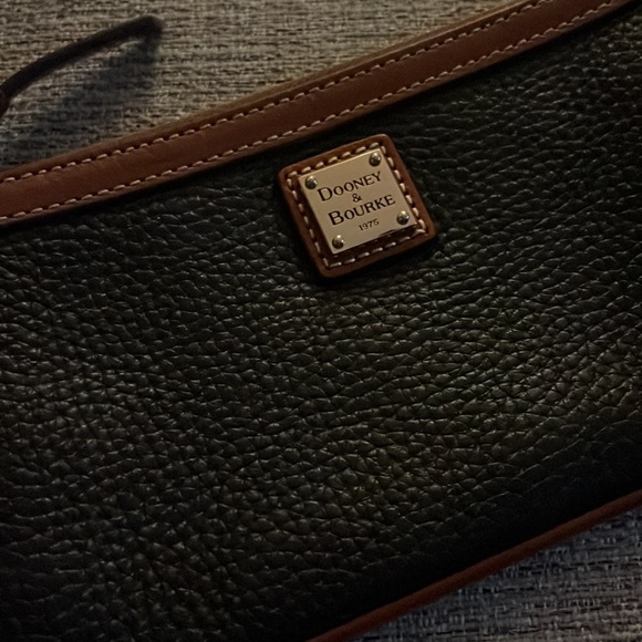 Dooney & Bourke Black Pebble Wristlet - Picture 2 of 8